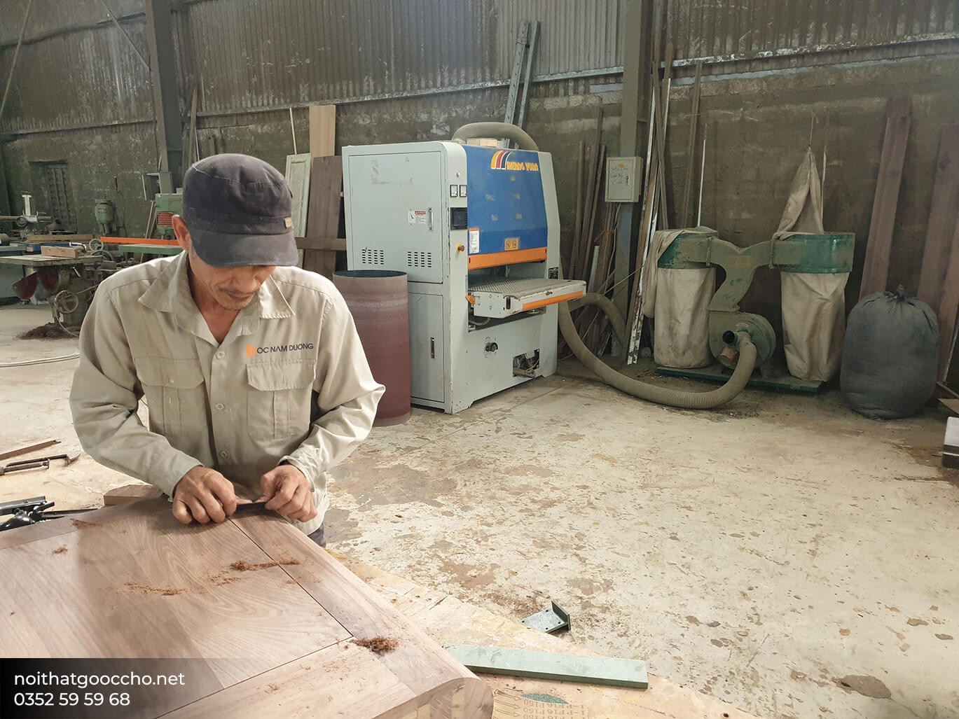 Quy trình gia công bàn làm việc gỗ óc chó bài bản